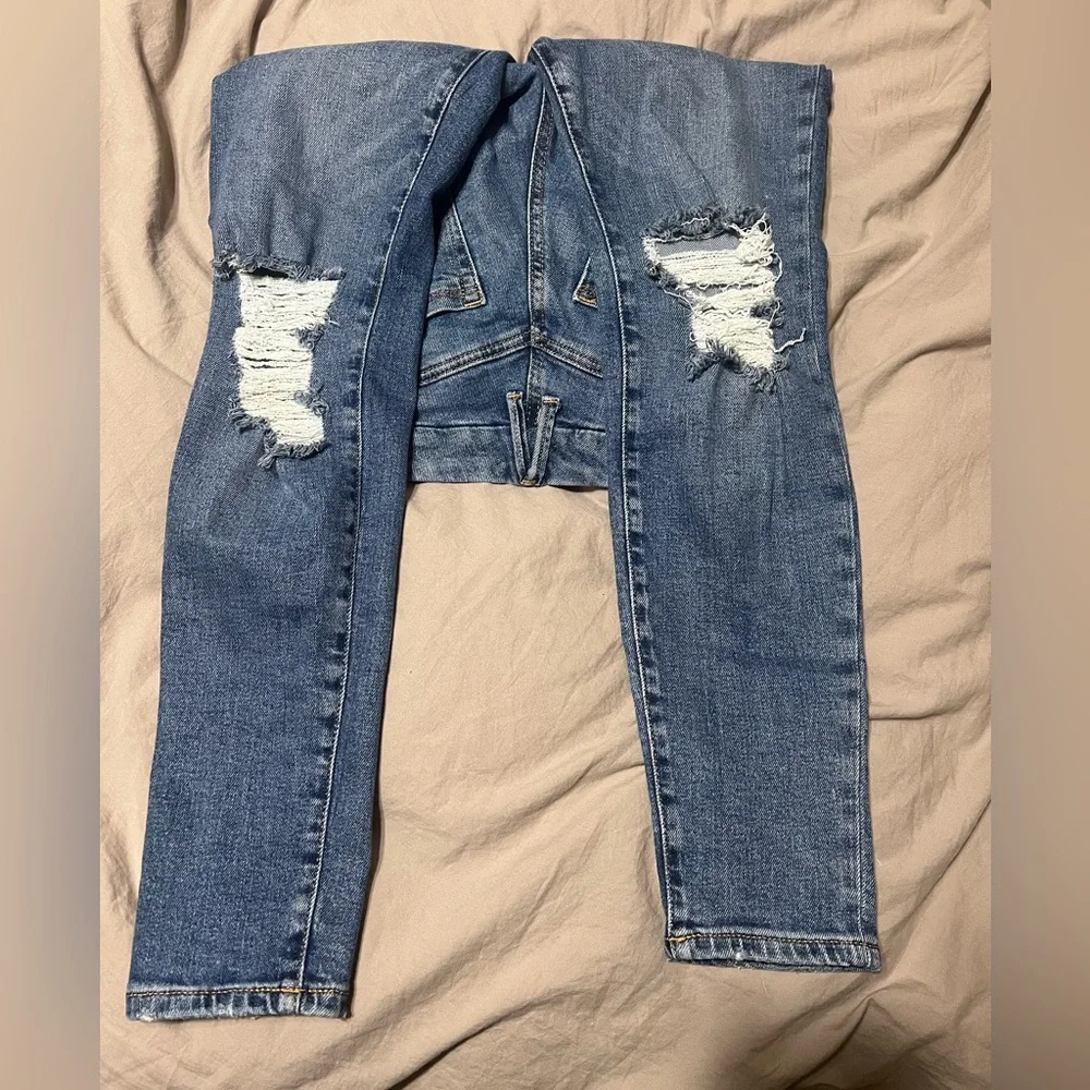 Good American Distressed Jeans - Picture 5 of 7